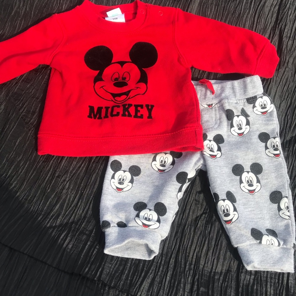 2 piece Mickey Mouse outfit